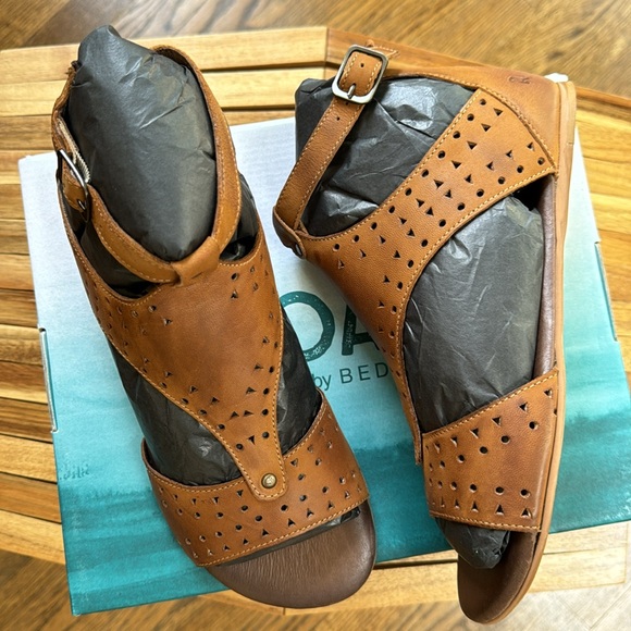 Roan Bed Stu Leather Cut Out Flat Sandals - Picture 1 of 3